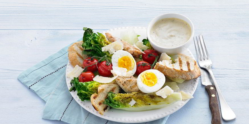 Рецепт салата цезарь с помидорами