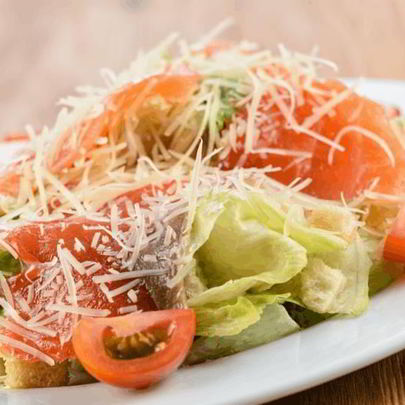 Салат Цезарь с семгой