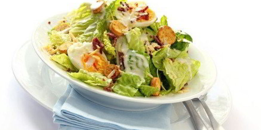 Рецепт салата цезаря с желтыми помидорами черри и изюмома