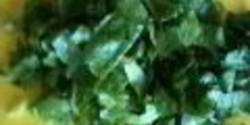 салат цезарь в лодочках из авокадо