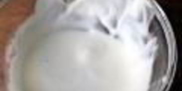 салат цезарь в минималистическом стиле