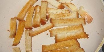 салат цезарьс креветками