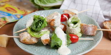 шашлык из куриной грудки под соусом цезарь