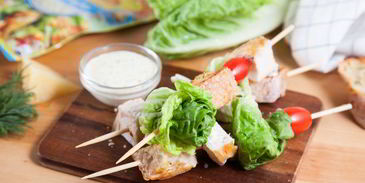 шашлык из куриной грудки под соусом цезарь