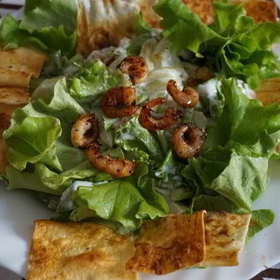 Цезарь с чипсами из лаваша