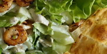 цезарь с чипсами из лаваша