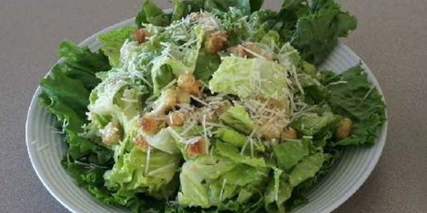 Рецепт зеленого салата с соусом цезарь