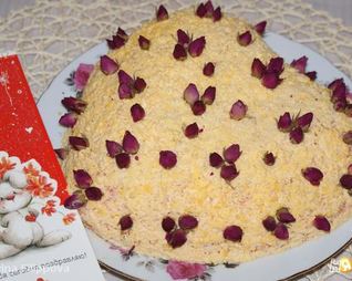 Слоеный салат с крабовыми палочками и картофелем