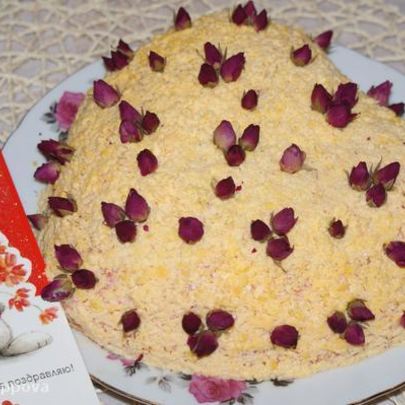 Слоеный салат с крабовыми палочками и картофелем