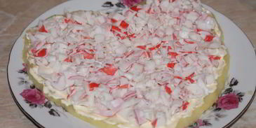 слоеный салат с крабовыми палочками и картофелем