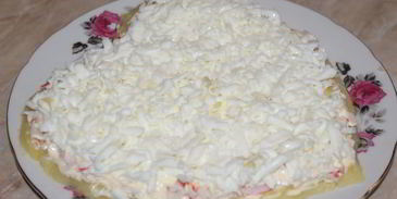 слоеный салат с крабовыми палочками и картофелем