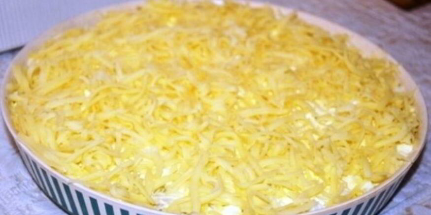 Рецепт слоеного салата с курицей и ананасами