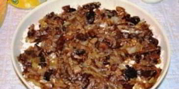 слоеный салат с курицей и ананасами