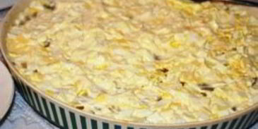 слоеный салат с курицей и ананасами