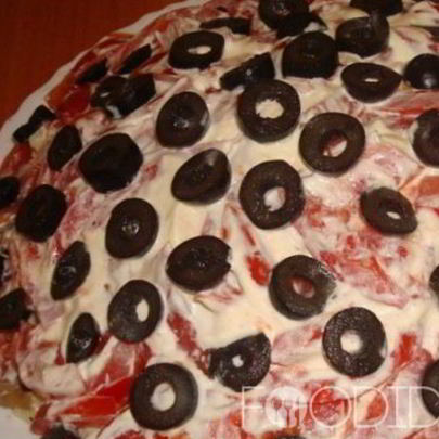 Слоеный салат с курицей и грибами