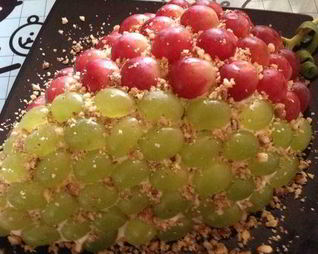 Слоеный салат Тиффани с виноградом