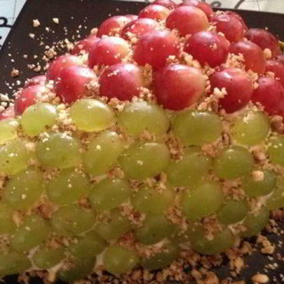 Слоеный салат Тиффани с виноградом