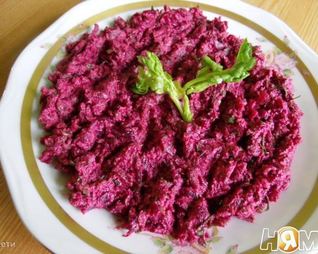 Свекольный салат с орехами