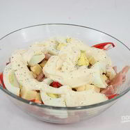 Рецепт Сырного салата с ветчиной и овощами
