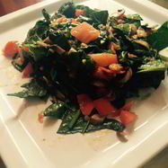 Рецепт Теплого салата из помидор, шампиньонов и шпината