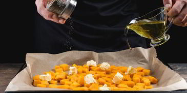 теплый салат с тыквой, руколой и кедровыми орешками