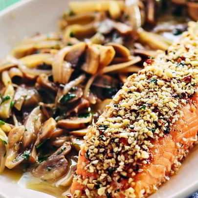 Лосось с грибным винегретом