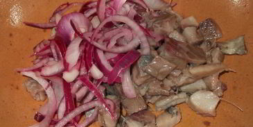 салат с сельдью под соусом винегрет