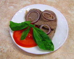 Телятина, маринованная в соусе Винегрет с репчатым луком