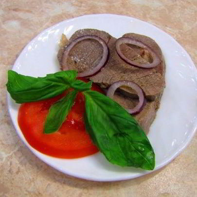 Телятина, маринованная в соусе Винегрет с репчатым луком