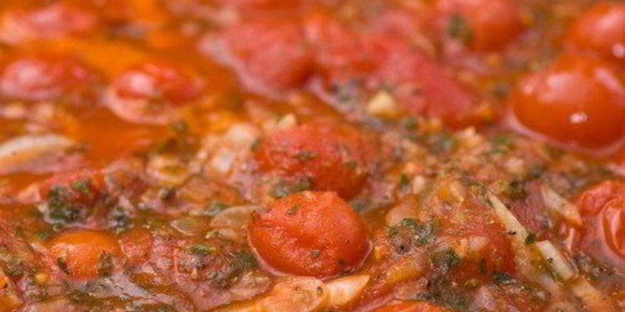 Рецепт домашнего итальянского томатного соуса с базиликом