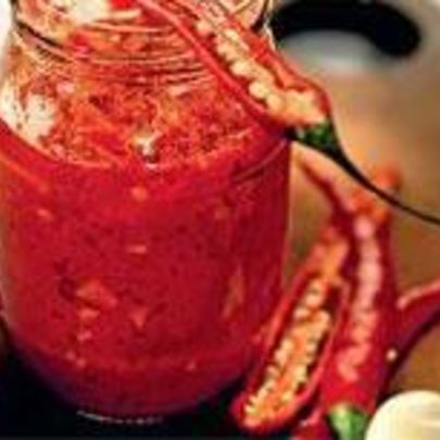 Харисса — соус из перца чили и чеснока с кориандром