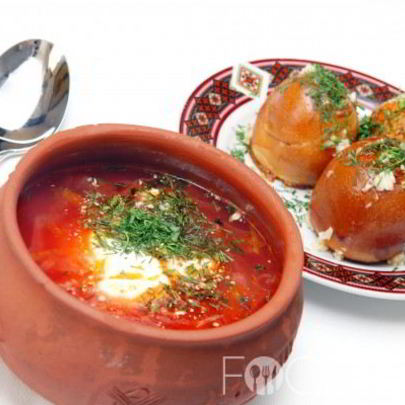 Борщ с чесночными пампушками