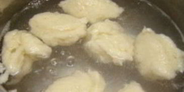 борщ с галушками