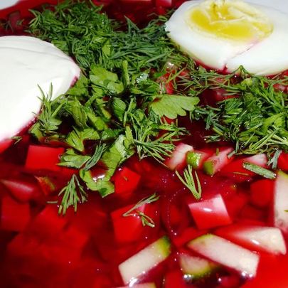 Холодный борщ из свеклы с колбасой