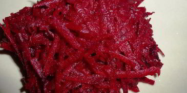 холодный борщ из свеклы с колбасой