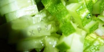 холодный борщ из свеклы с колбасой