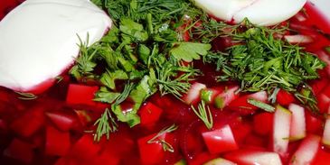 холодный борщ из свеклы с колбасой