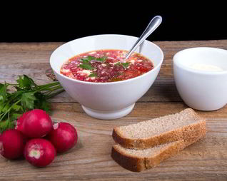 Холодный борщ с редиской