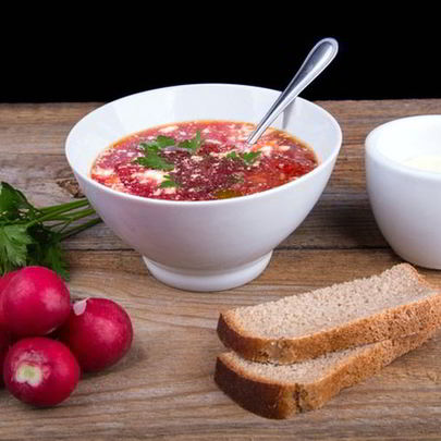 Холодный борщ с редиской