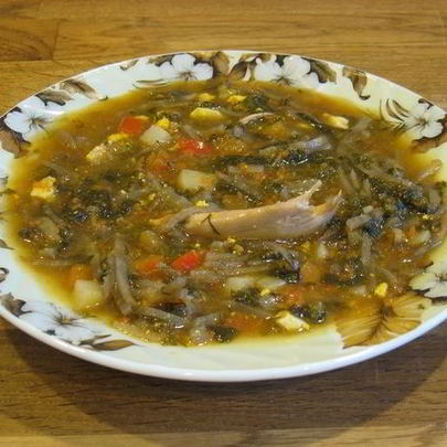 Зеленый борщ с томатом