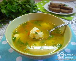 Бульон с клецками из сыра