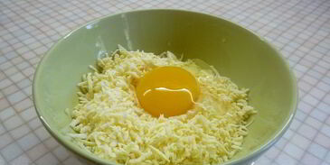 бульон с клецками из сыра