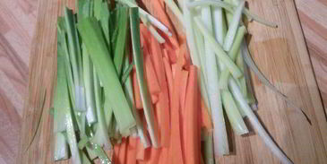 бульон с овощами и куриными клесами