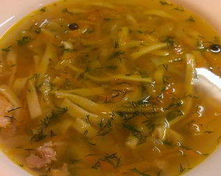 Домашняя лапша на курино-капустном бульоне по-варшавски