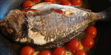 дорада в сумасшедшем бульоне