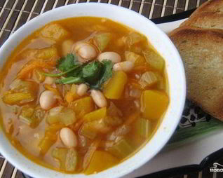 Фасолевый суп на курином бульоне