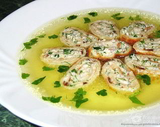 Куриный бульон с блинчиками