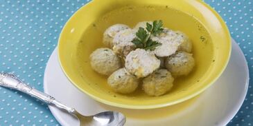 куриный бульон с фрикадельками