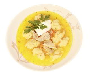 Куриный бульон с манными клецками