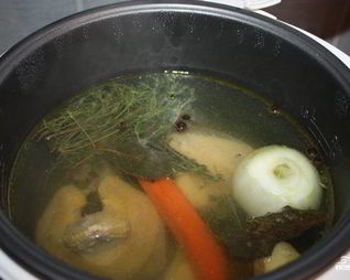 Куриный бульон в мультиварке Панасоник